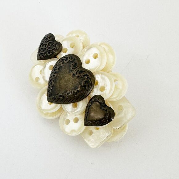 Vintage Hallmark Cards Button and Heart Brooch HMK CDS - Picture 3 of 5